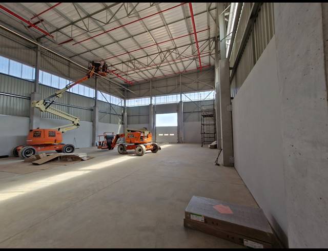 1,984M² WAREHOUSE TO LET IN JET PARK